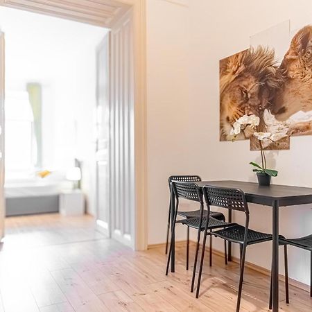 Attractive 2Br Apt Near Akh Ideal For Longstays Wien Eksteriør billede