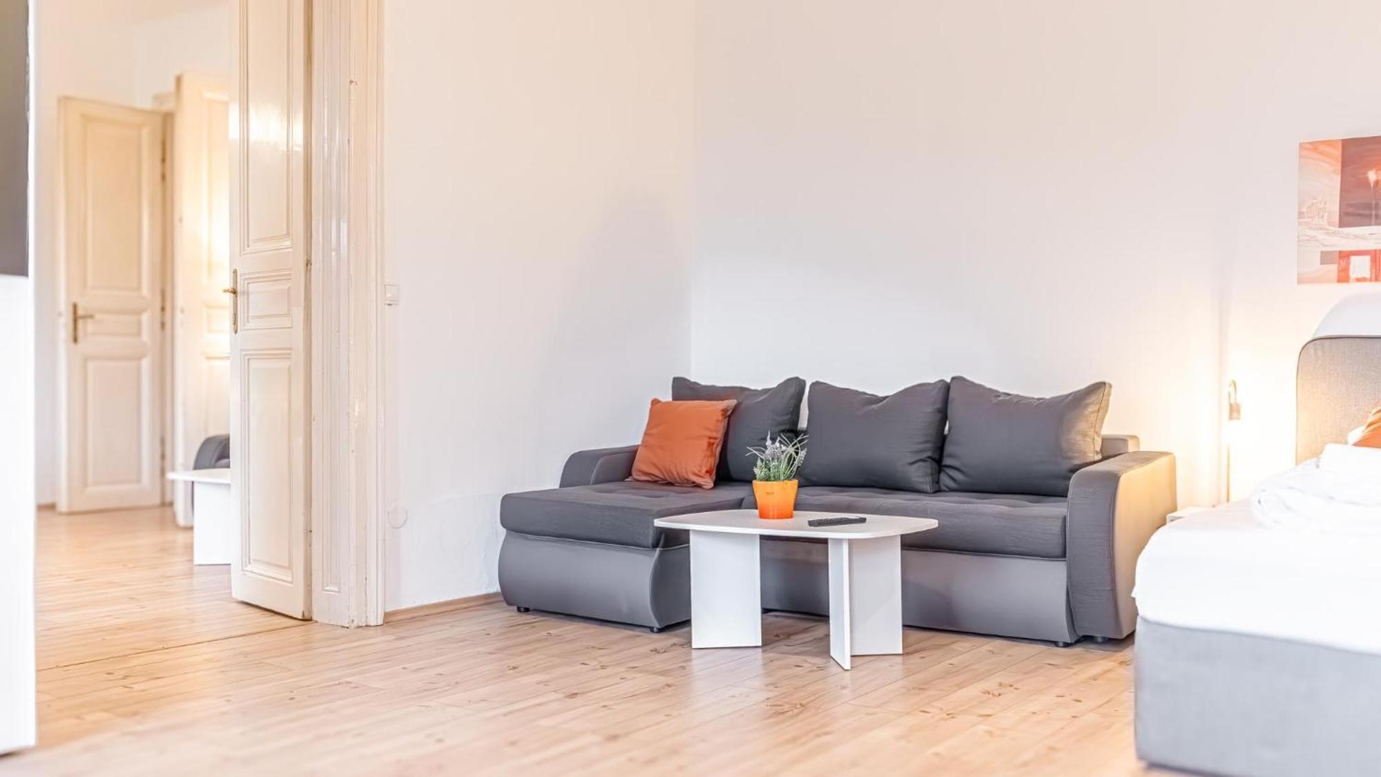 Attractive 2Br Apt Near Akh Ideal For Longstays Wien Eksteriør billede