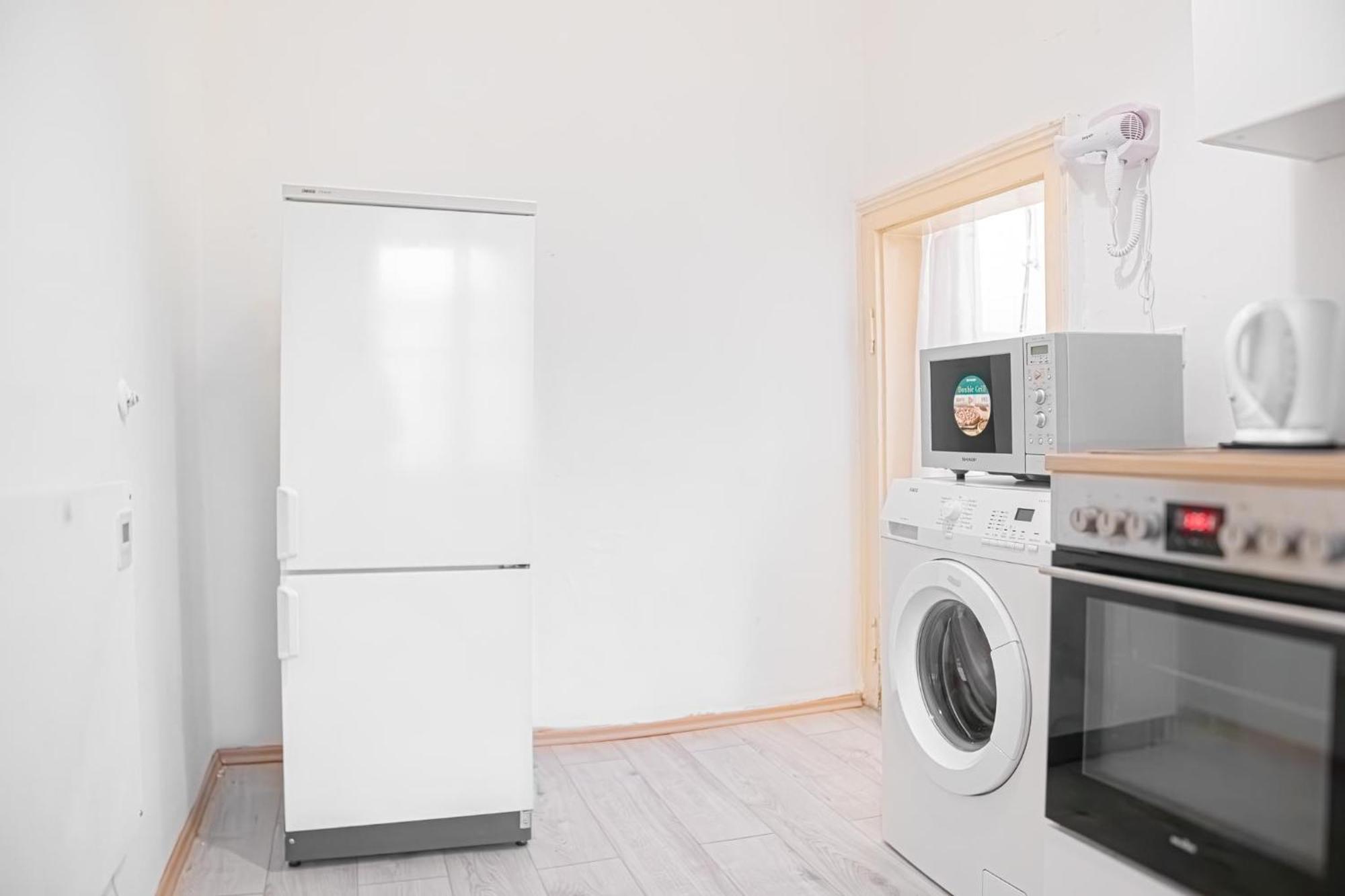 Attractive 2Br Apt Near Akh Ideal For Longstays Wien Eksteriør billede