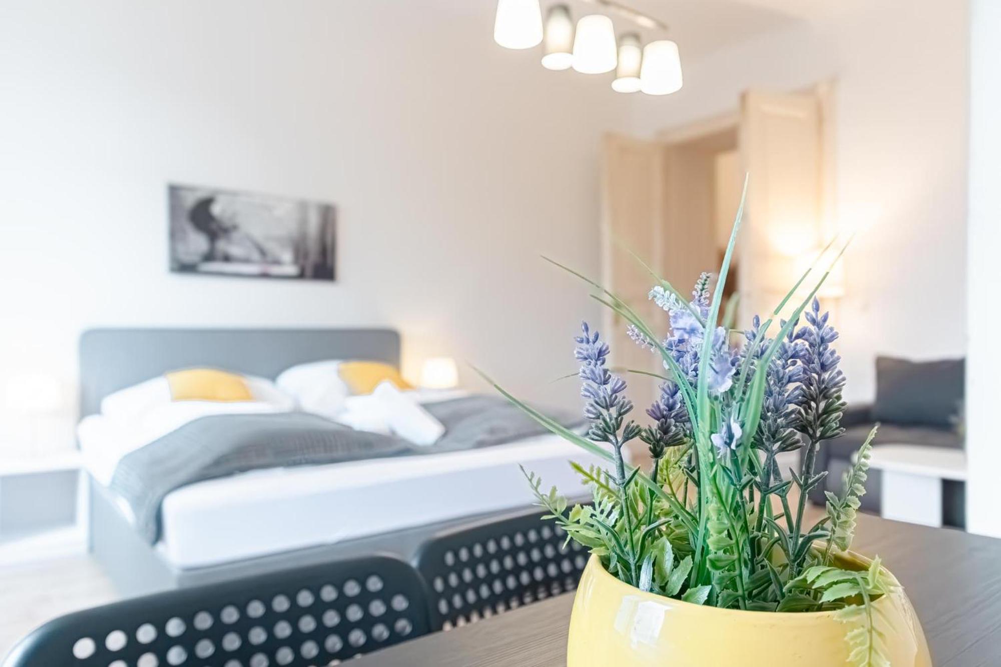 Attractive 2Br Apt Near Akh Ideal For Longstays Wien Eksteriør billede